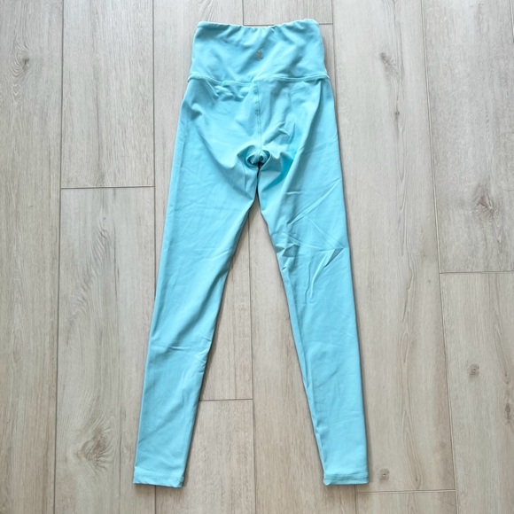 Strut This High Waisted Workout Leggings - Picture 3 of 3